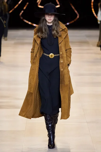 Look 60